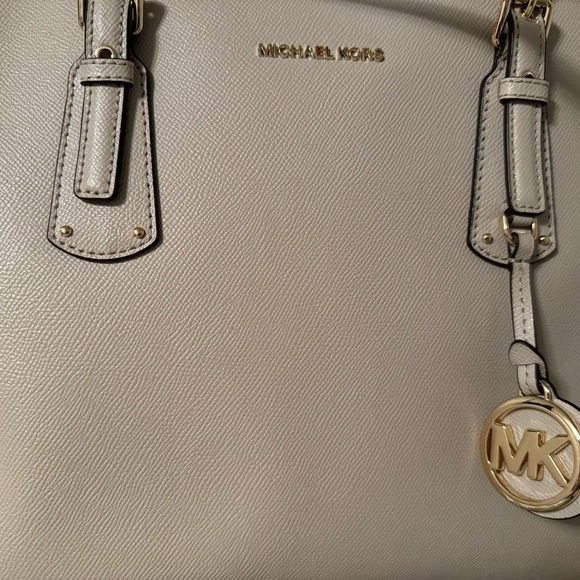 Brand new Michael Kors grey tote!! Perfect condition!!! - Picture 3 of 8